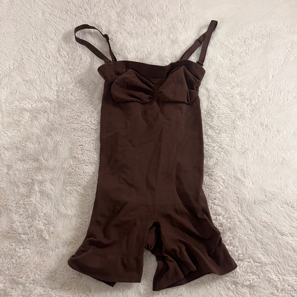Skims Sculpting Mid Thigh Bodysuit Espresso Brown Adjustable Straps Size M Tummy